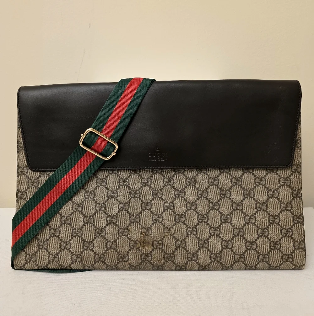 GUCCI GG Supreme Laptop Bag Clutch 3 Pocket Shoulder Crossbody Strap Unisex